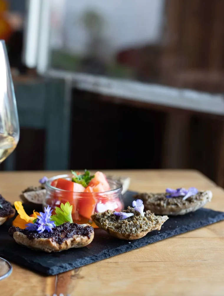 Fingerfood mit Brot und Häppchen