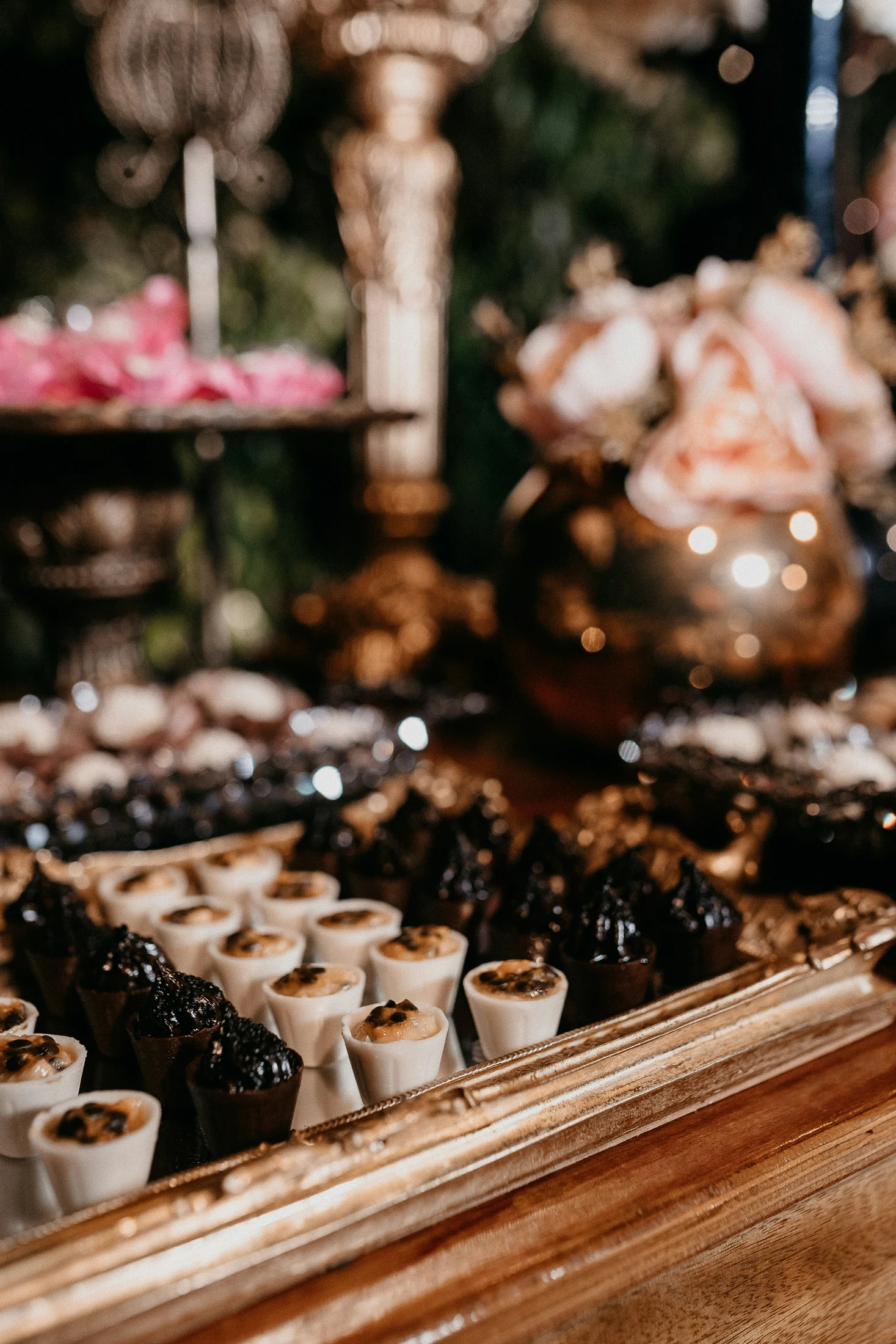 Süßes Buffet mit kleinen Desserts